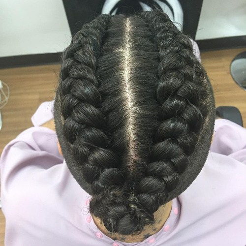 Männer's Two Top Braids Hairstyle